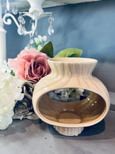 Load image into Gallery viewer, Wax Melt Burner - Rome Willow

